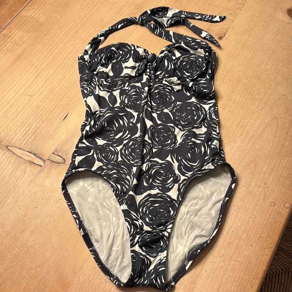 Robin Piccone one-piece swimsuit, Sz 6, vintage Hollywood black-white floral